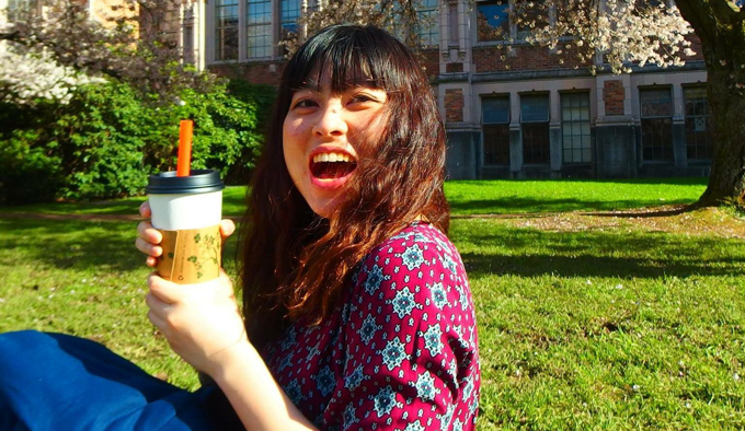 ワシントン大学にある桜の木の下で2